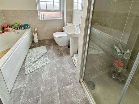 4 bedroom Detached house for sale in Holt Lane, Drakelow, Burton-on-Trent, DE15