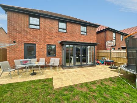 4 bedroom Detached house for sale in Holt Lane, Drakelow, Burton-on-Trent, DE15