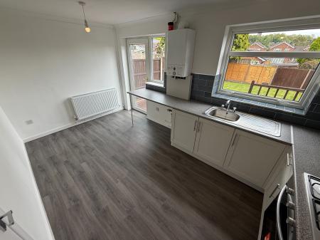 3 bedroom Semi-detached house to let in Mayfield Road, Burton On Trent, Winshill, DE15