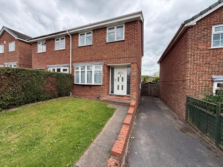 3 bedroom Semi-detached house to let in Mayfield Road, Burton On Trent, Winshill, DE15