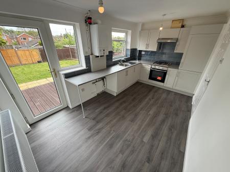 3 bedroom Semi-detached house to let in Mayfield Road, Burton On Trent, Winshill, DE15