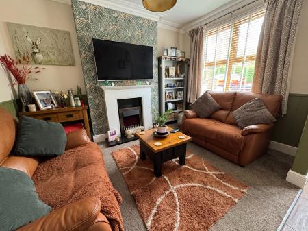 2 bedroom Semi-detached house for sale in Sunnyside, Newhall, Swadlincote, Derbyshire, DE11