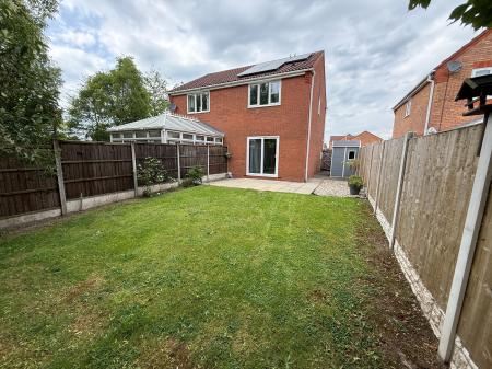 2 bedroom Semi-detached house to let in Harrison Close, Burton-On-Trent, DE14