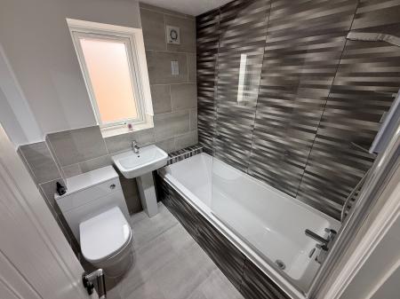 2 bedroom Semi-detached house to let in Harrison Close, Burton-On-Trent, DE14