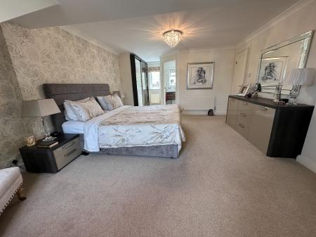 4 bedroom Detached house for sale in Bitham Lane, Stretton, Burton-on-Trent, DE13