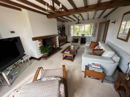 4 bedroom Detached house for sale in Bitham Lane, Stretton, Burton-on-Trent, DE13