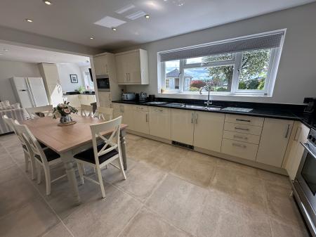 4 bedroom Detached house for sale in Bitham Lane, Stretton, Burton-on-Trent, DE13