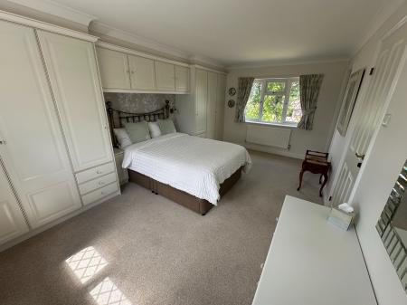 4 bedroom Detached house for sale in Bitham Lane, Stretton, Burton-on-Trent, DE13