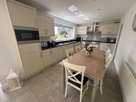 4 bedroom Detached house for sale in Bitham Lane, Stretton, Burton-on-Trent, DE13