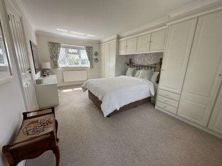 4 bedroom Detached house for sale in Bitham Lane, Stretton, Burton-on-Trent, DE13