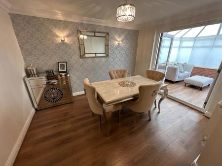 5 bedroom Detached house for sale in Forest Edge Way, Burton-on-Trent, DE13