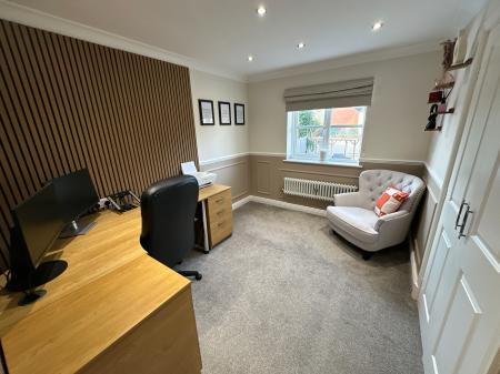 5 bedroom Detached house for sale in Forest Edge Way, Burton-on-Trent, DE13