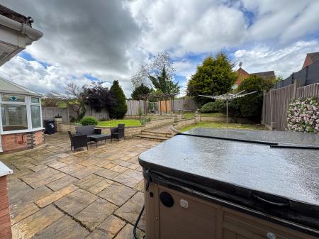 5 bedroom Detached house for sale in Forest Edge Way, Burton-on-Trent, DE13