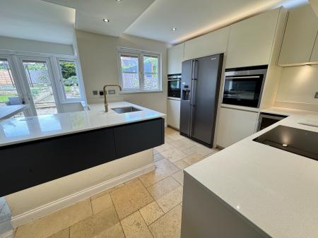 5 bedroom Detached house for sale in Forest Edge Way, Burton-on-Trent, DE13