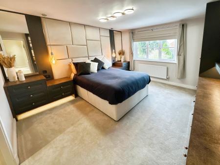 5 bedroom Detached house for sale in Forest Edge Way, Burton-on-Trent, DE13