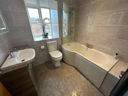 5 bedroom Detached house for sale in Forest Edge Way, Burton-on-Trent, DE13