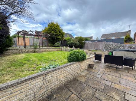 5 bedroom Detached house for sale in Forest Edge Way, Burton-on-Trent, DE13