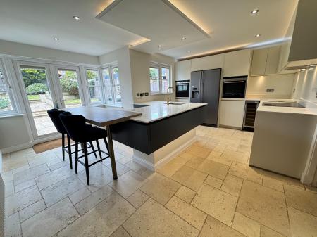 5 bedroom Detached house for sale in Forest Edge Way, Burton-on-Trent, DE13