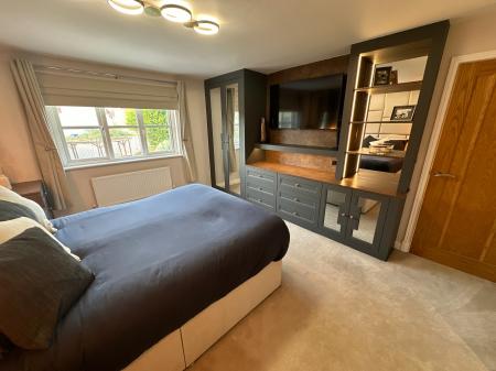 5 bedroom Detached house for sale in Forest Edge Way, Burton-on-Trent, DE13
