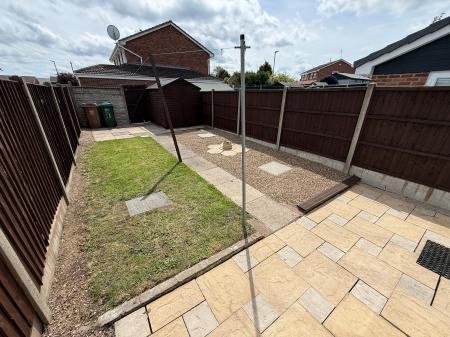 3 bedroom Terraced House to let in Farm Side, Newhall, DE11