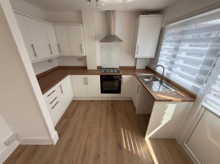 3 bedroom Terraced House to let in Farm Side, Newhall, DE11