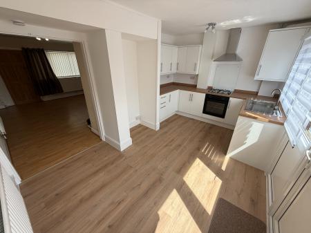 3 bedroom Terraced House to let in Farm Side, Newhall, DE11