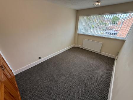 3 bedroom Terraced House to let in Farm Side, Newhall, DE11