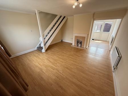 3 bedroom Terraced House to let in Farm Side, Newhall, DE11
