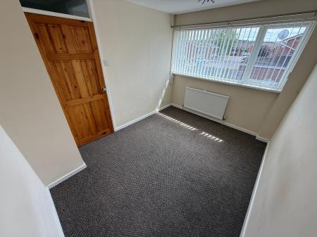 3 bedroom Terraced House to let in Farm Side, Newhall, DE11