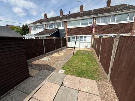 3 bedroom Terraced House to let in Farm Side, Newhall, DE11