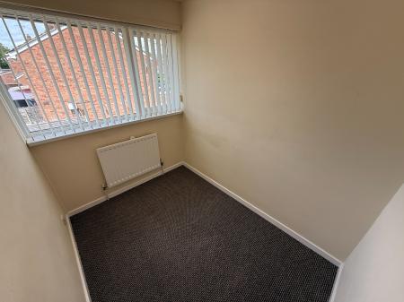 3 bedroom Terraced House to let in Farm Side, Newhall, DE11
