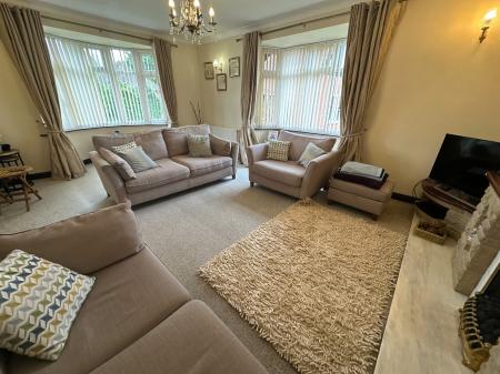 5 bedroom Detached house for sale in Stanton Road, Stapenhill, Burton-on-Trent, DE15