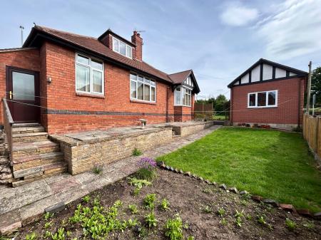 5 bedroom Detached house for sale in Stanton Road, Stapenhill, Burton-on-Trent, DE15