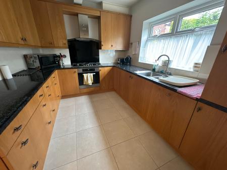 5 bedroom Detached house for sale in Stanton Road, Stapenhill, Burton-on-Trent, DE15