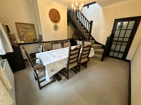 5 bedroom Detached house for sale in Stanton Road, Stapenhill, Burton-on-Trent, DE15