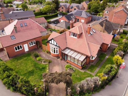 5 bedroom Detached house for sale in Stanton Road, Stapenhill, Burton-on-Trent, DE15
