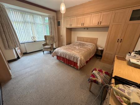 5 bedroom Detached house for sale in Stanton Road, Stapenhill, Burton-on-Trent, DE15