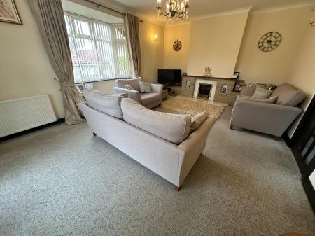 5 bedroom Detached house for sale in Stanton Road, Stapenhill, Burton-on-Trent, DE15