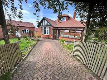 Stanton Road, Stapenhill, Burton-on-Trent, DE15