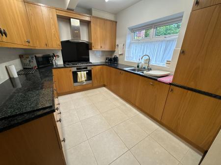 5 bedroom Detached house for sale in Stanton Road, Stapenhill, Burton-on-Trent, DE15