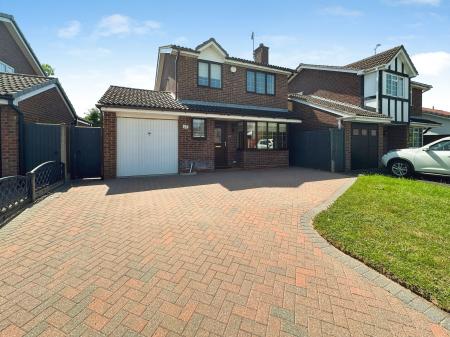 Longbow Close, Stretton, Burton-on-Trent, DE13