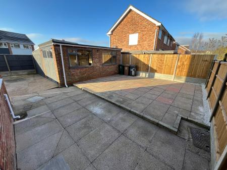 3 bedroom Semi-detached house to let in Willow Drive, Swadlincote, Newhall, DE11