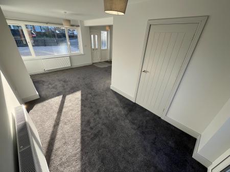 3 bedroom Semi-detached house to let in Willow Drive, Swadlincote, Newhall, DE11