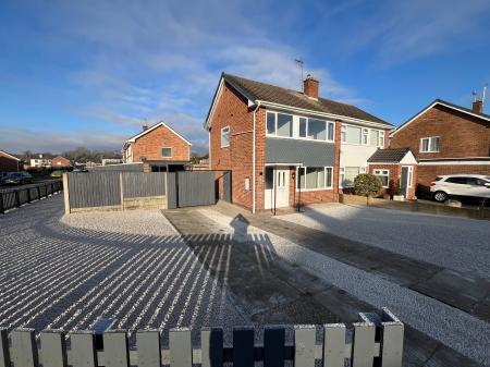 3 bedroom Semi-detached house to let in Willow Drive, Swadlincote, Newhall, DE11