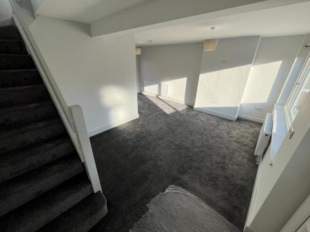 3 bedroom Semi-detached house to let in Willow Drive, Swadlincote, Newhall, DE11