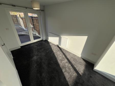 3 bedroom Semi-detached house to let in Willow Drive, Swadlincote, Newhall, DE11