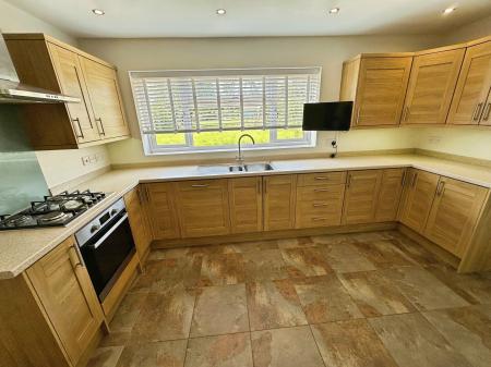 4 bedroom Detached house for sale in Chestnut Way, Repton, DE65