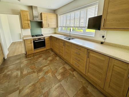 4 bedroom Detached house for sale in Chestnut Way, Repton, DE65