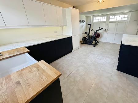 4 bedroom Detached house for sale in Chestnut Way, Repton, DE65