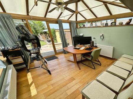 2 bedroom Bungalow for sale in Highlands Drive, Winshill, Burton-on-Trent, DE15